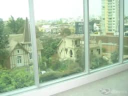 Alquiler de oficina en moderno edificio empresarial "El Reducto"