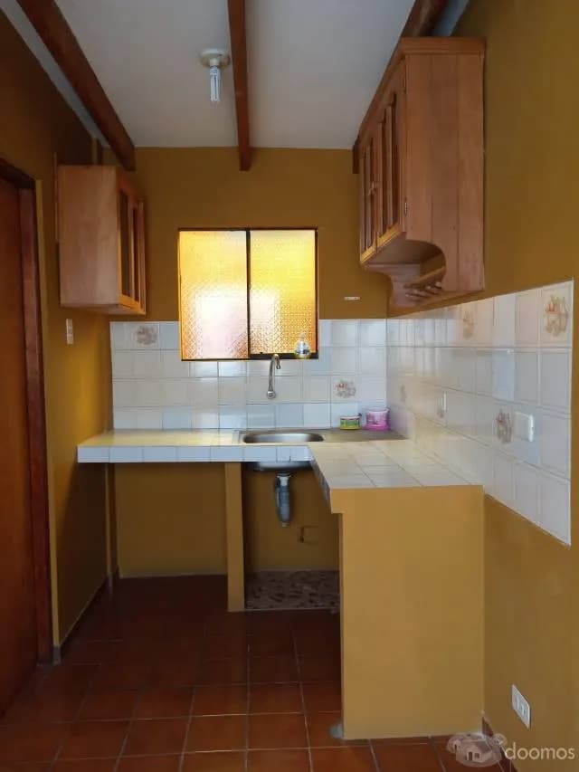Departamento independiente de dos dormitorios y patio en Surco — foto 3