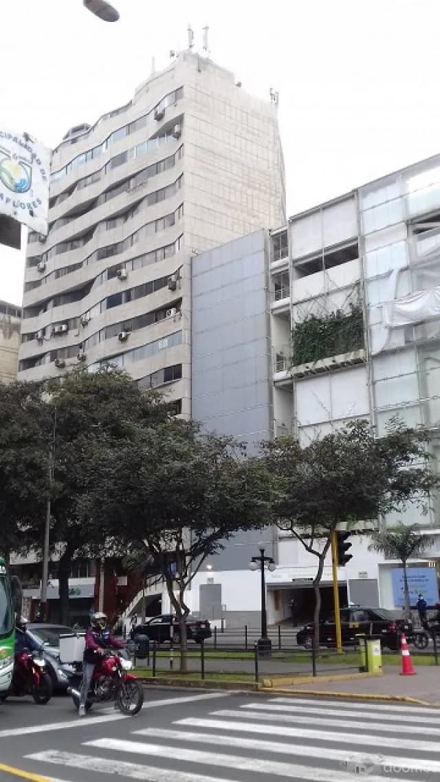 HERMOSA OFICINA CON VISTA A PARQUE KENNEDY — foto 5