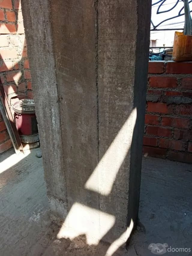 Venta de casa con plano + título de propiedad en el distrito de Mi Perú — foto 2