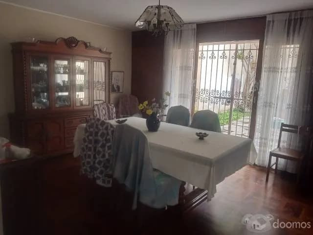 CASA  EN ESQUINA  BIEN CONSERVADA — foto 10
