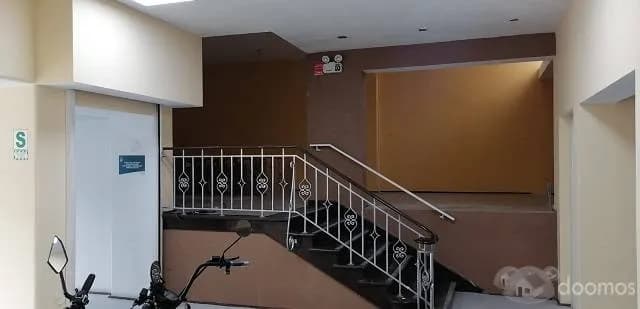 EXCELENTE UBICACION DE LOCAL COMERCIAL EN AV.  DE SAN ISIDRO — foto 3