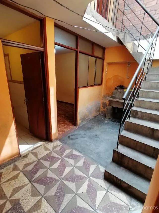 VENTA DE CASA DE 2 PLANTAS EN URBANIZACIÓN EL CARMEN - COMAS — foto 4