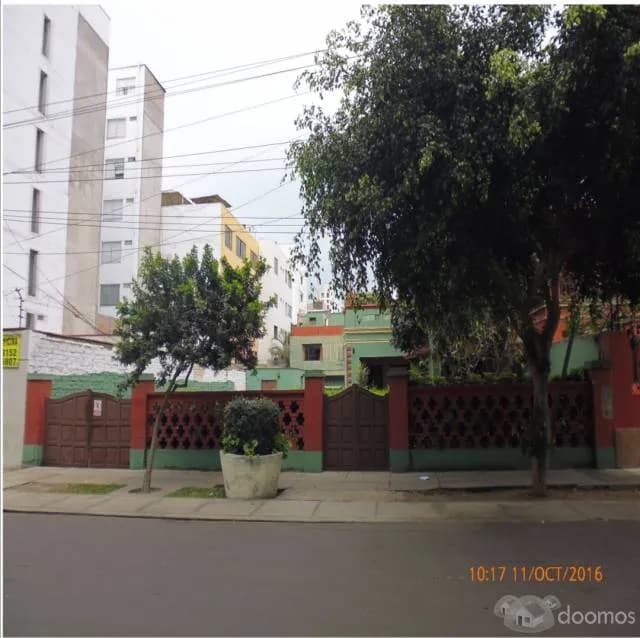 VENTA TERRENO 743 Mt2 en el corazon de Miraflores - TRATO DIRECTO DUEÑOS — foto 1