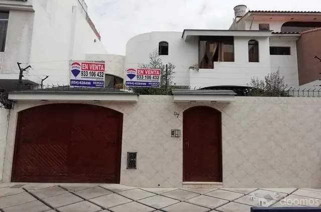 En venta bonita casa en el distrito de Yanahuara — foto 1
