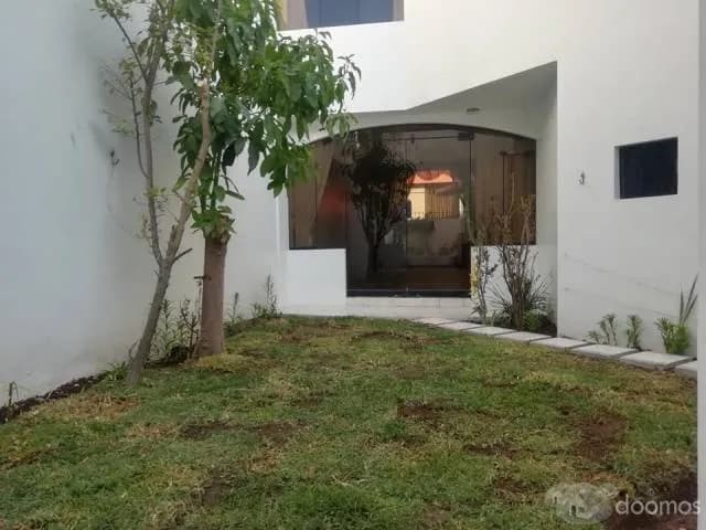 En venta bonita casa en el distrito de Yanahuara — foto 2