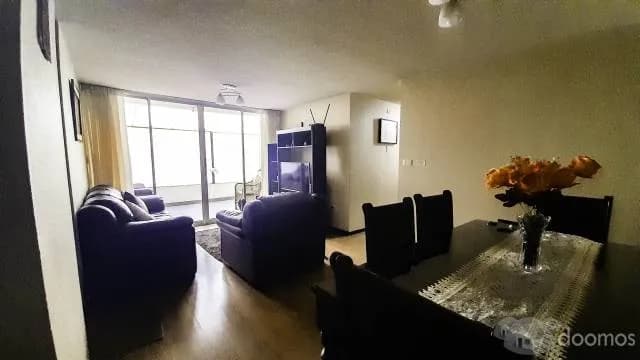 AMPLIO Y FUNCIONAL DEPARTAMENTO CON PATIO EN VENTA, 2DO PISO, 105 M2, MIRAFLORE — foto 2