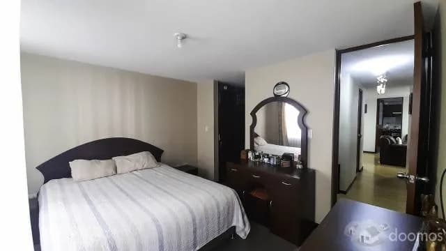 AMPLIO Y FUNCIONAL DEPARTAMENTO CON PATIO EN VENTA, 2DO PISO, 105 M2, MIRAFLORE — foto 3