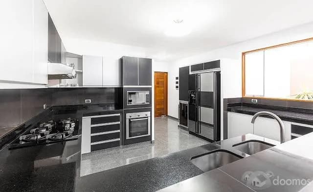 HERMOSA CASA EN ZONA EXCLUSIVA DE SURCO — foto 4
