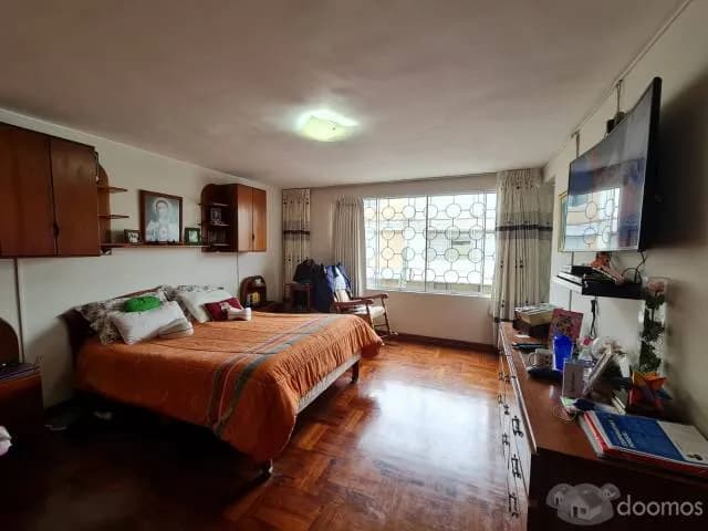 única casa de 3 pisos  cerca peruano japonés — foto 1