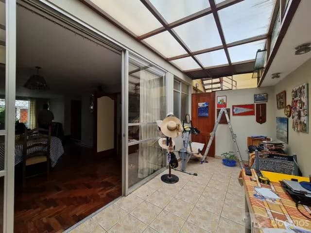 única casa de 3 pisos  cerca peruano japonés — foto 4