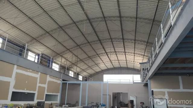 ALQUILO LOCAL INDUSTRIAL PARA ALMACENES O TALLERES — foto 1