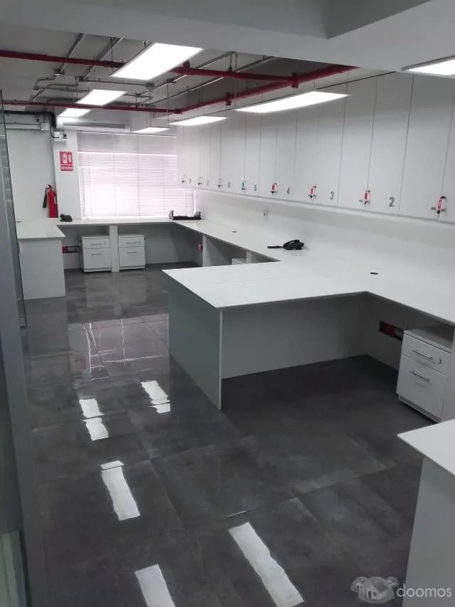 Oficina + dos estacionamientos en Miraflores — foto 1