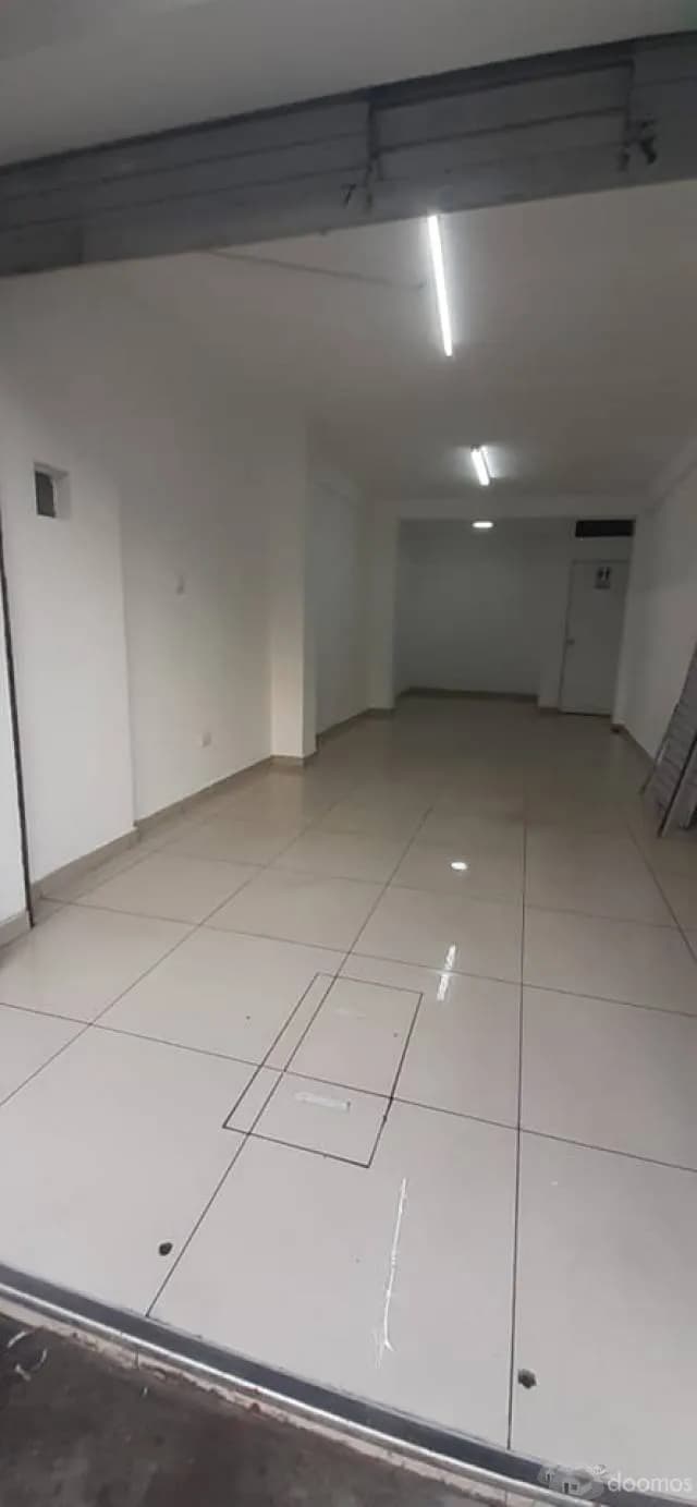 SE ALQUILA LOCAL COMERCIAL en un 1ER PISO Y PLENA AVENIDA — foto 1