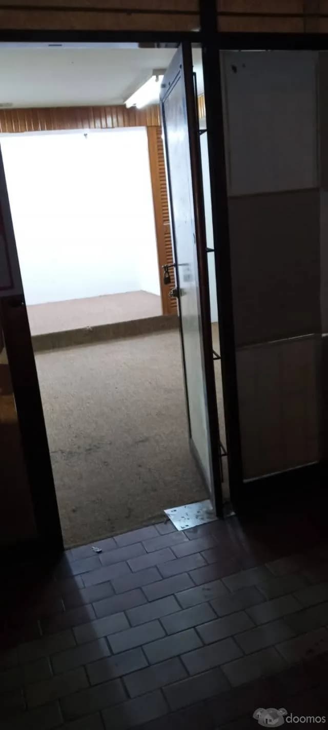 ALQUILO LOCAL COMERCIAL 25 METROS EN SAN ISIDRO — foto 1