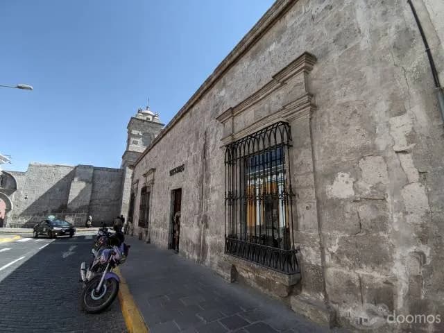 ALQUILER DE LOCAL DE DOS NIVELES EN CENTRO HISTÓRCO DE AREQUIPA — foto 1