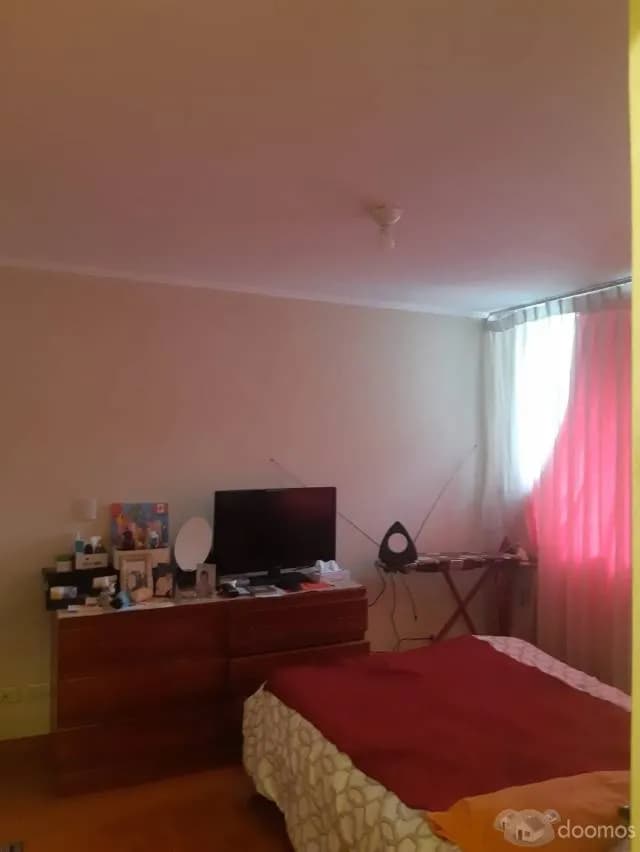 Alquilo amplia habitación en departamento — foto 5