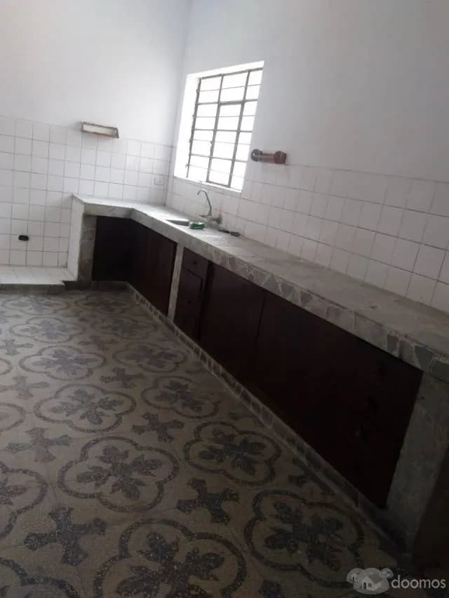 Gran Casa Familiar con Cochera y Jardín — foto 7