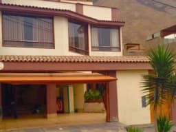 Vendo casa en La Molina, 3 pisos. 347 A.C. 6 cuartos, PRECIO NEGOCIABLE