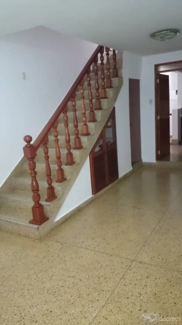 Venta de Casa en Breña con aires libres y 3 dormitorios — foto 1