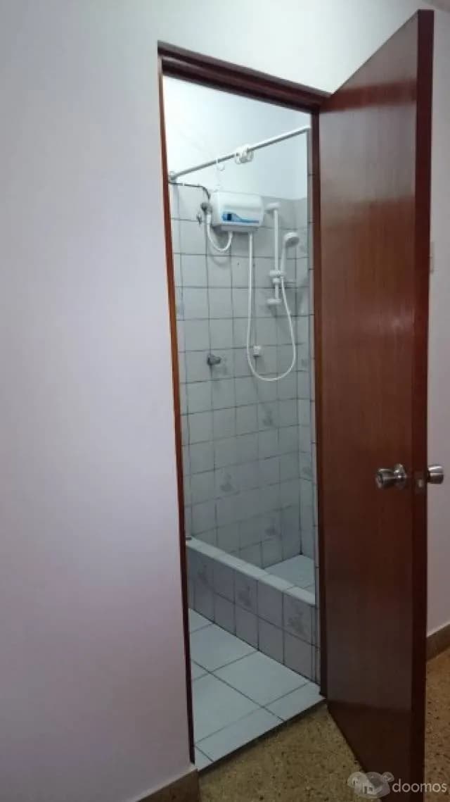Venta de Casa en Breña con aires libres y 3 dormitorios — foto 3