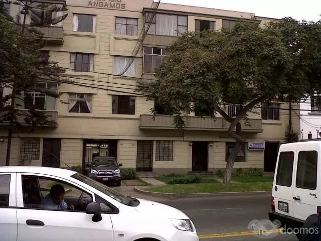 Dpto. remodelado en lí,mite Miraflores - San Isidro — foto 1