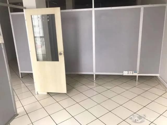 SE ALQUILA LOCAL COMERCIAL — foto 4
