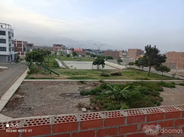 Casa Recién Construida De Dos Pisos Cerca A Parque Con Estructuras Para 3 Pisos. — foto 2