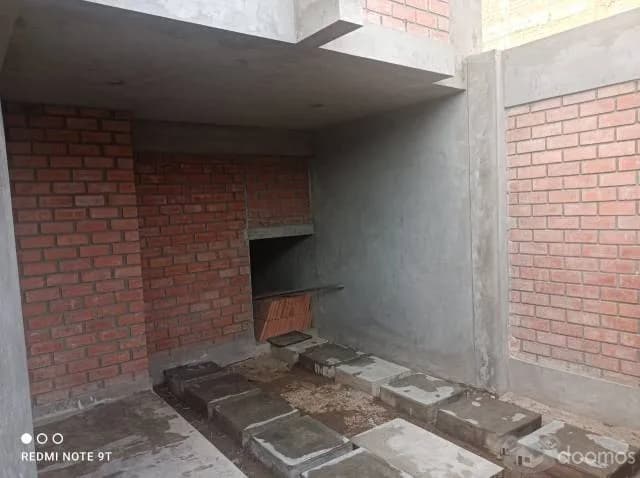 Casa Recién Construida De Dos Pisos Cerca A Parque Con Estructuras Para 3 Pisos. — foto 3
