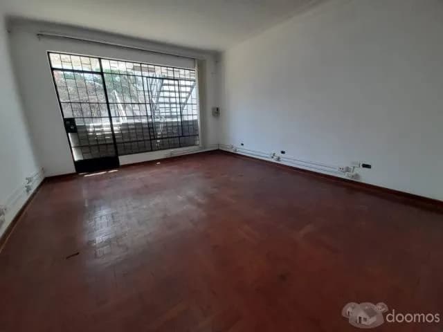 Casa de dos pisos, en Calle Manuel Miota, Miraflores — foto 10