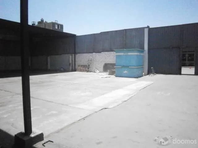 SE ALQUILA LOCAL DE 3 FRENTES — foto 1