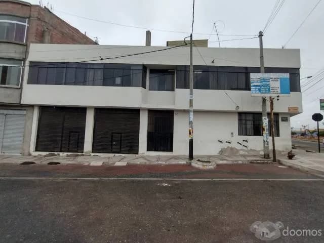 Esquina en Venta Frente a Mercado — foto 1