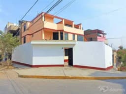 Casa de 3 pisos en Urb. Alvarez en Ate cerca a Urb. Tilda y Ceres