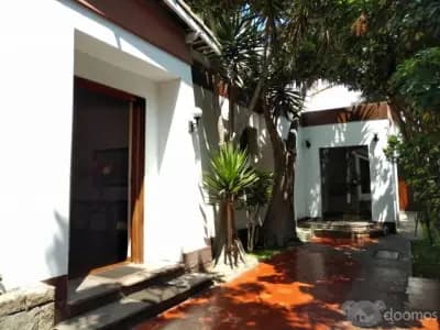 Venta de casa a precio de terreno San Isidro 662m2