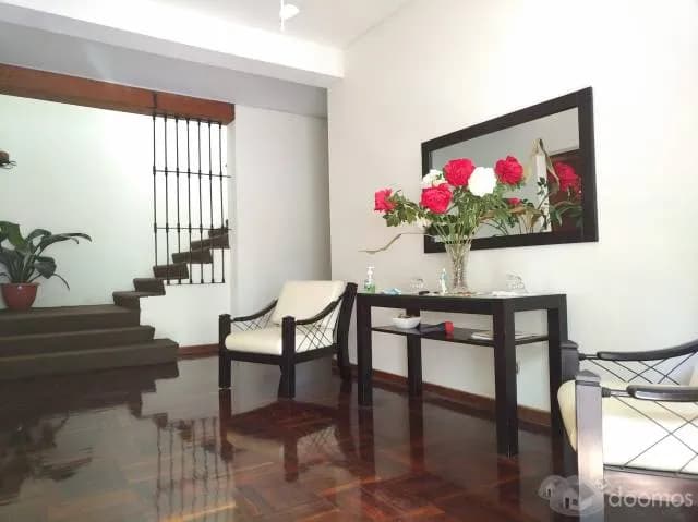 Venta de casa a precio de terreno San Isidro 662m2 — foto 2