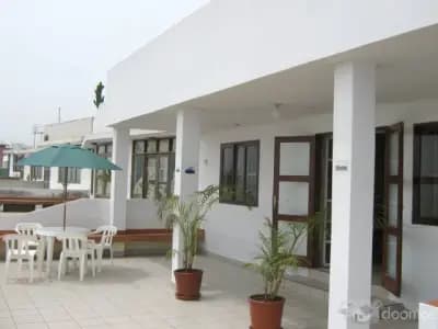 CASA AMPLIA EN PUNTA NEGRA VISTA AL MAR TIENE TODO LOS SERVICIOS