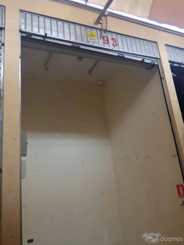 SE VENDE STAND EN EL CENTRO COMERCIAL EL UNIVERSO ACCU 2 — foto 1