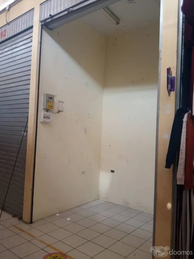 SE VENDE STAND EN EL CENTRO COMERCIAL EL UNIVERSO ACCU 2 — foto 3