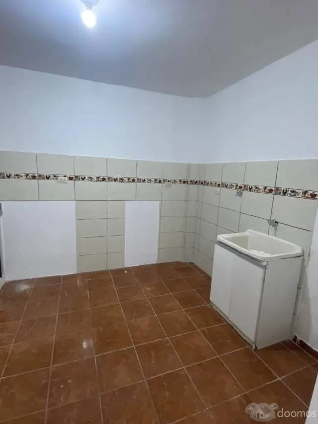 Vendo Amplio Departamento en Urb. La Alborada COMAS. — foto 3