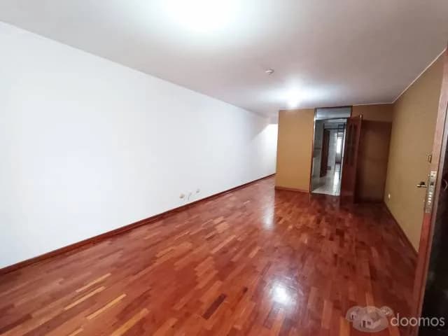 SE VENDE AMPLIO DEPARTAMENTO EN PUEBLO LIBRE — foto 3