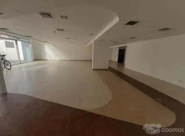 Alquiler de local comercial en San Isidro — foto 2
