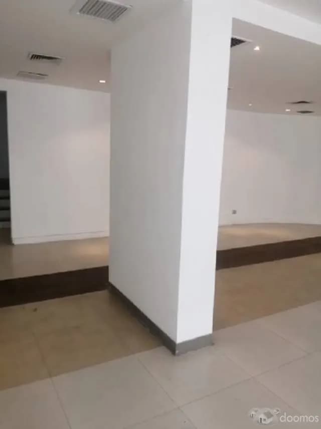 Alquiler de local comercial en San Isidro — foto 3
