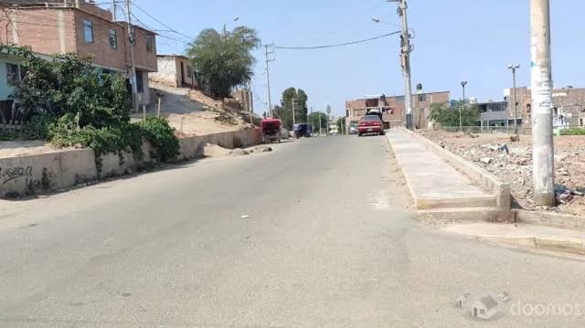 OPORTUNIDAD VENTA DE CASA DE 2 PISOS MAS AZOTEA CON 3 DEPTS — foto 5