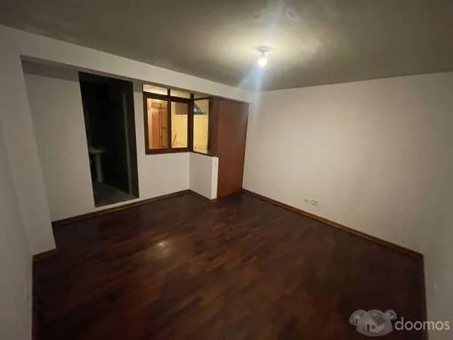 Departamento con 4 cuartos, baño, Patio y Amplia Sala — foto 4