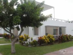 Alquiler de comfortable casa de playa en Club Las Palmas (Asia) por verano.