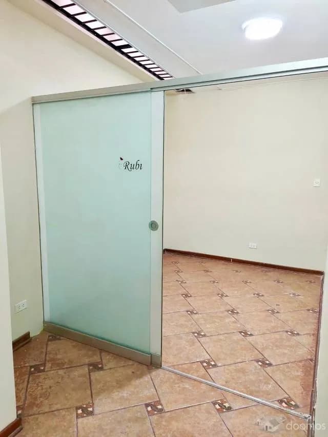Alquilo Local Comercial en 1er Piso - Solo Para Deposito — foto 4