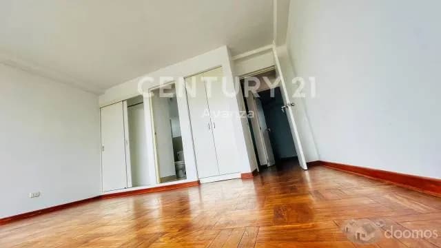 VENTA DE DEPARTAMENTO REMODELADO EN SAN ISIDRO — foto 2