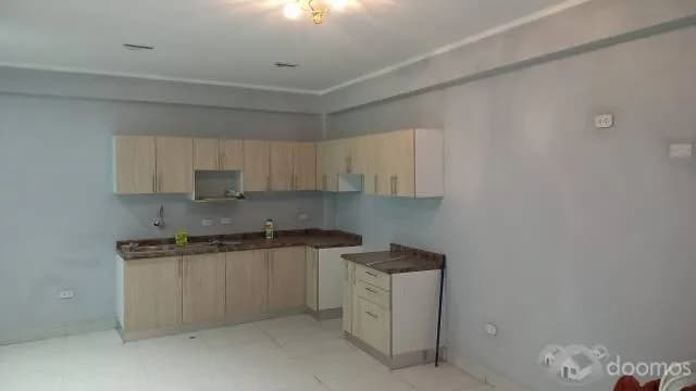 Se alquila departamento con local propio — foto 4