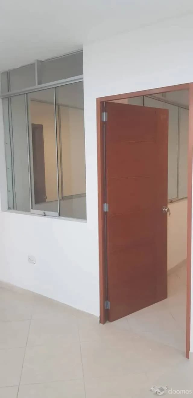 VENTA DE DEPARTAMENTO 5TO. PISO - URB. LUCYANA DE CARABAYLLO — foto 2