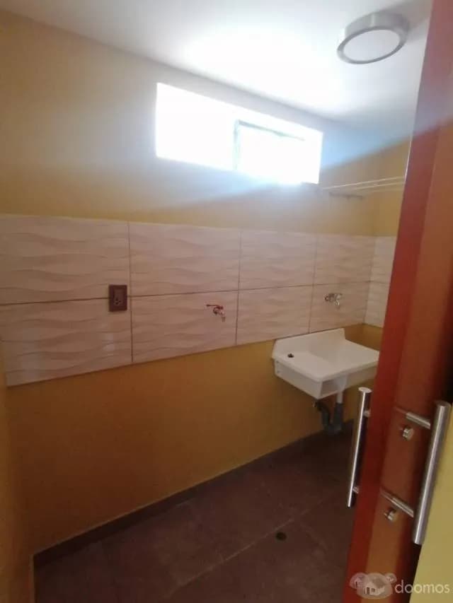 HABITACIÓN AMPLIA Y COMODA EN ZONA RESIDENCIAL — foto 2
